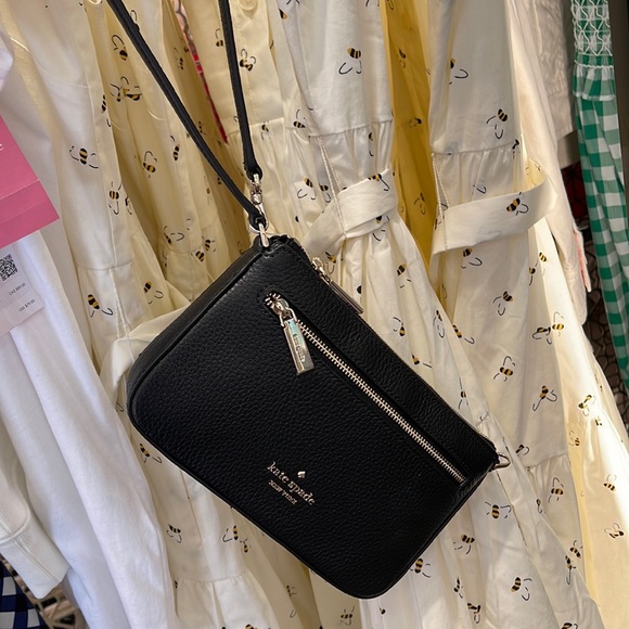 kate spade Handbags - Kate Spade Leila Pebble Leather Convertible Wristlet Wallet Clutch 
Black